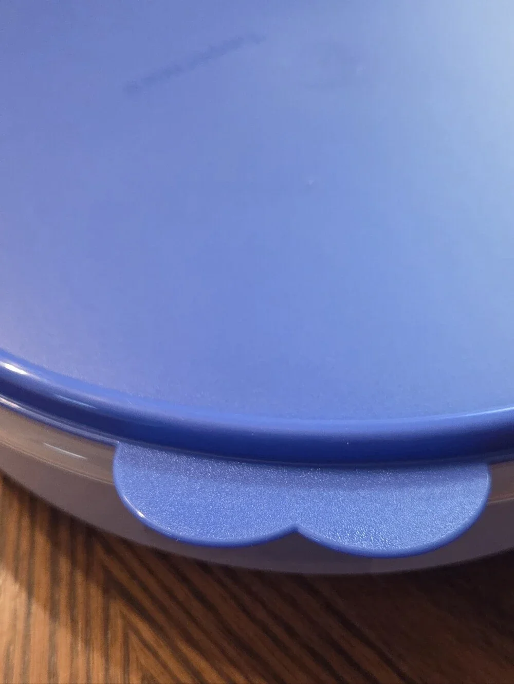 TUPPERWARE LG Round Container NWT